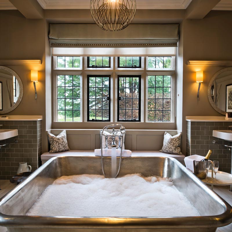 Juniper bathtub at Foxhill Manor