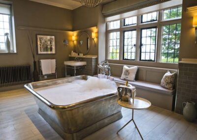 Hot tub in Juniper at Foxhill Manor